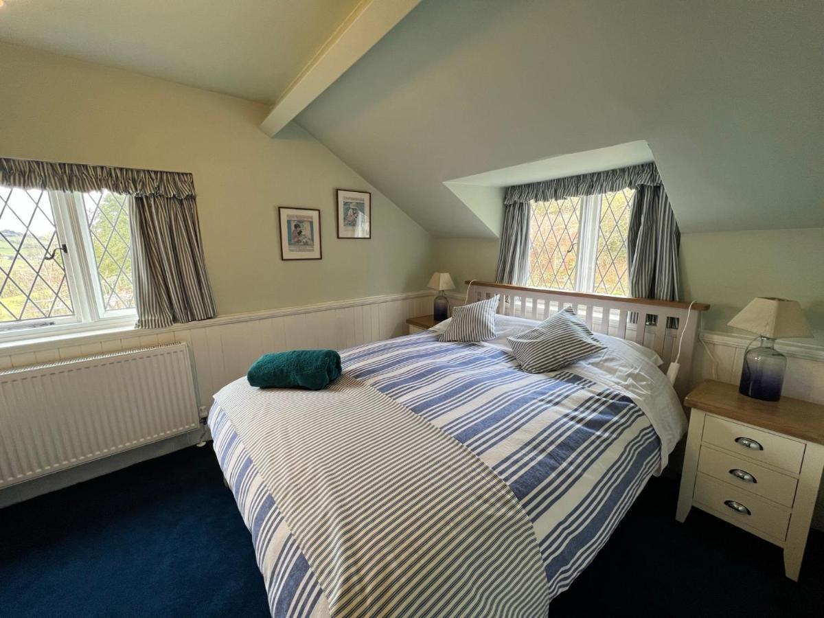 Pentre Cerrig Country House Llanferres ภายนอก รูปภาพ