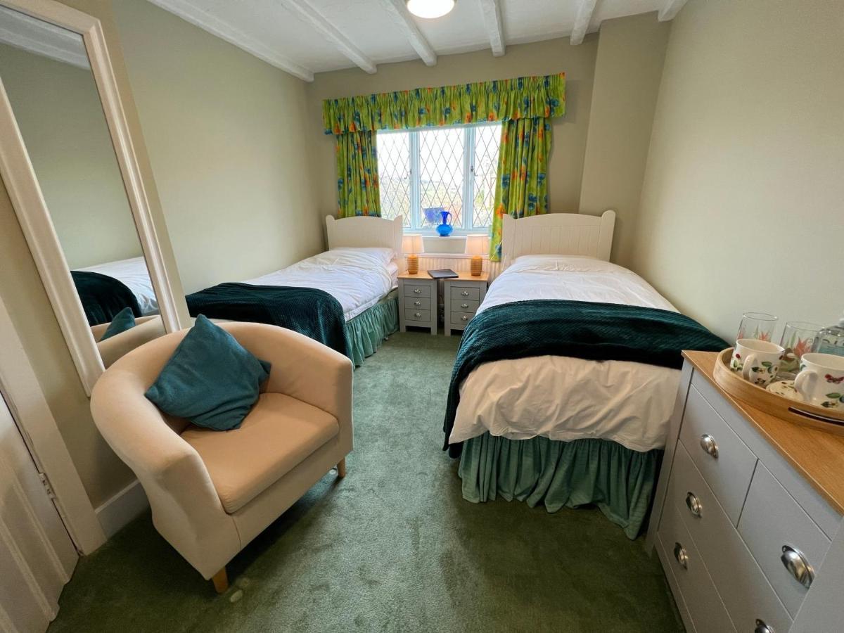 Pentre Cerrig Country House Llanferres ภายนอก รูปภาพ